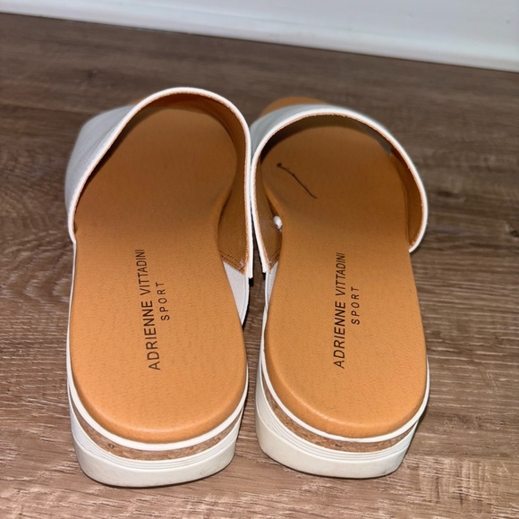 ADRIENNE VITTADINI
Provence Platform Slide Sandal In White - Picture 6 of 7